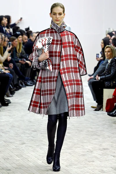 Look 25